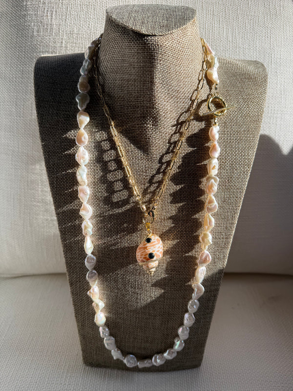 The Long Pearl Necklace