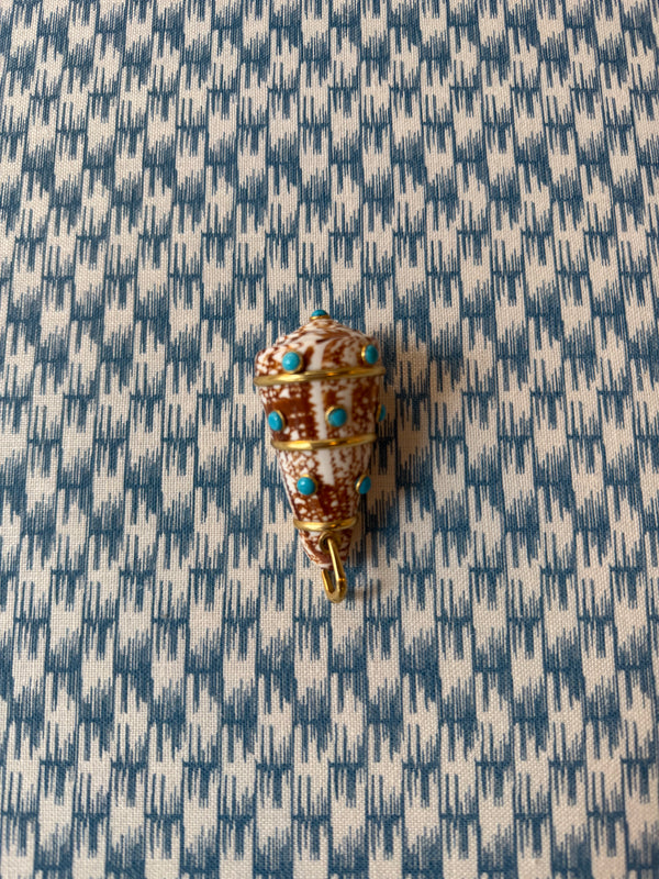 Light Brown and White Large Shell