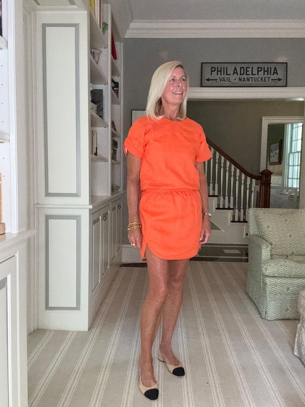 Isabelle in orange linen